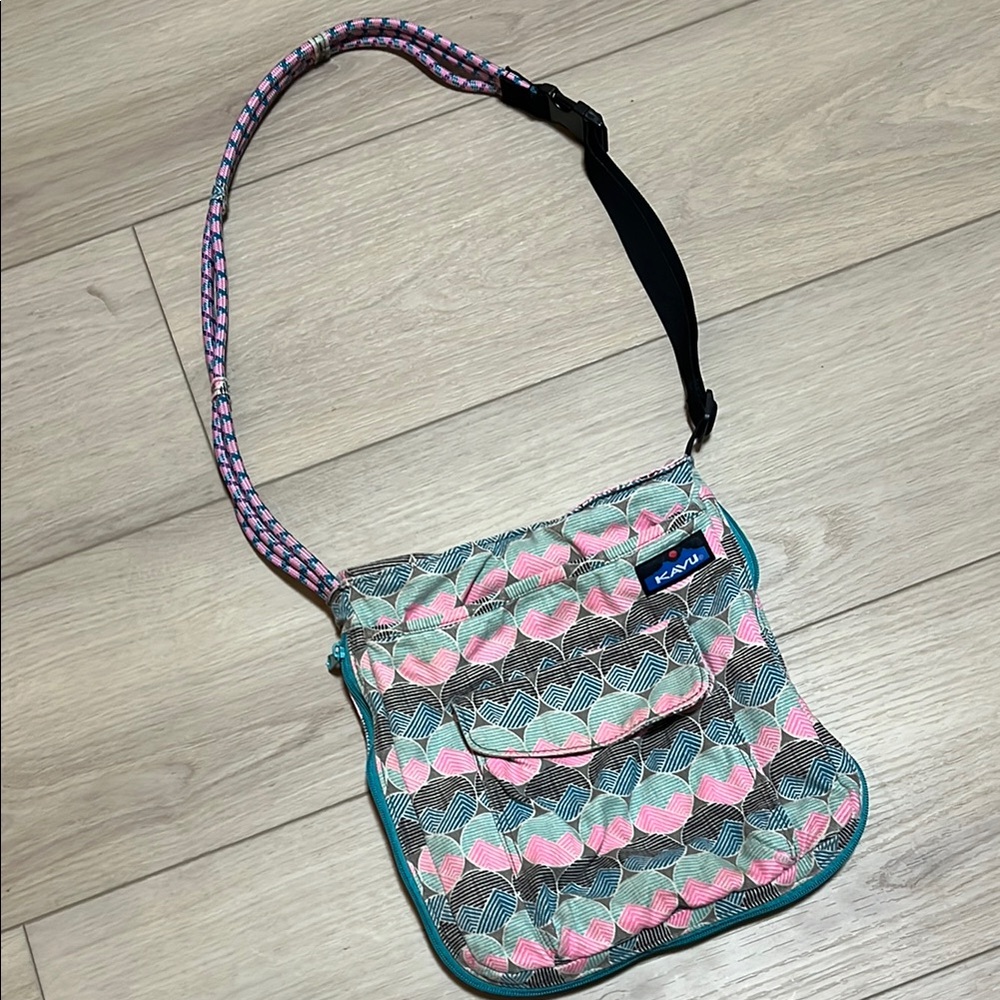 Kavu Crossbody Purse Pink & Blue Mountain Print Bag